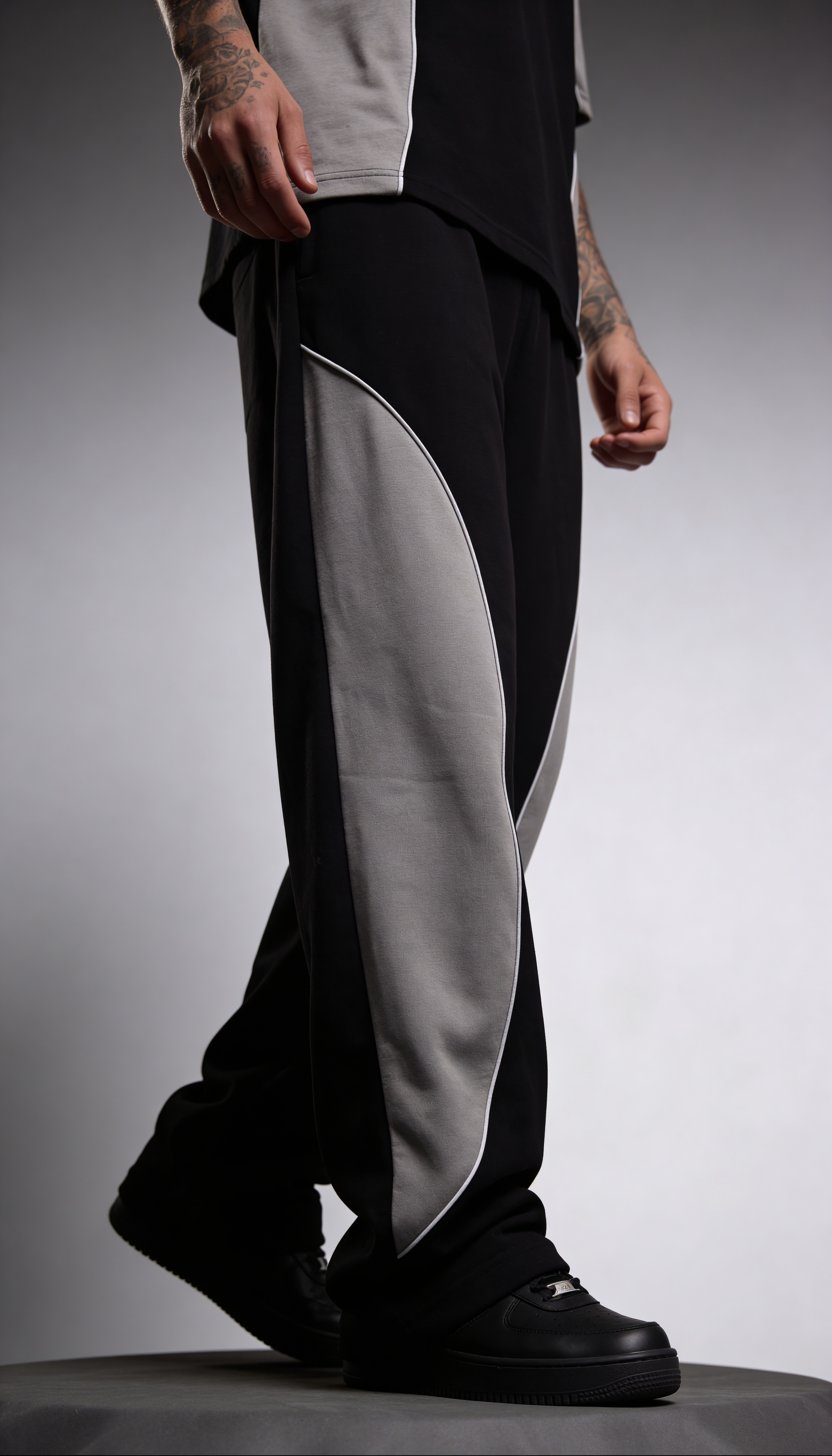 GREYSCALE BAGGY SWEATPANTS