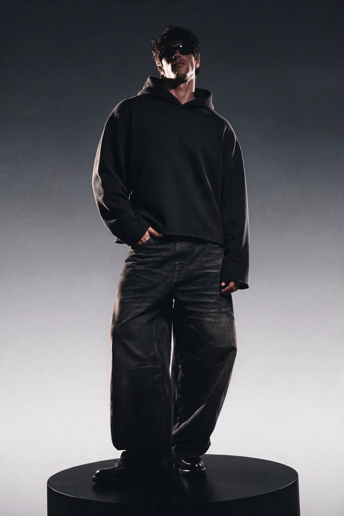 CORE BLACK CROPPED ESSENTIAL HOODIE