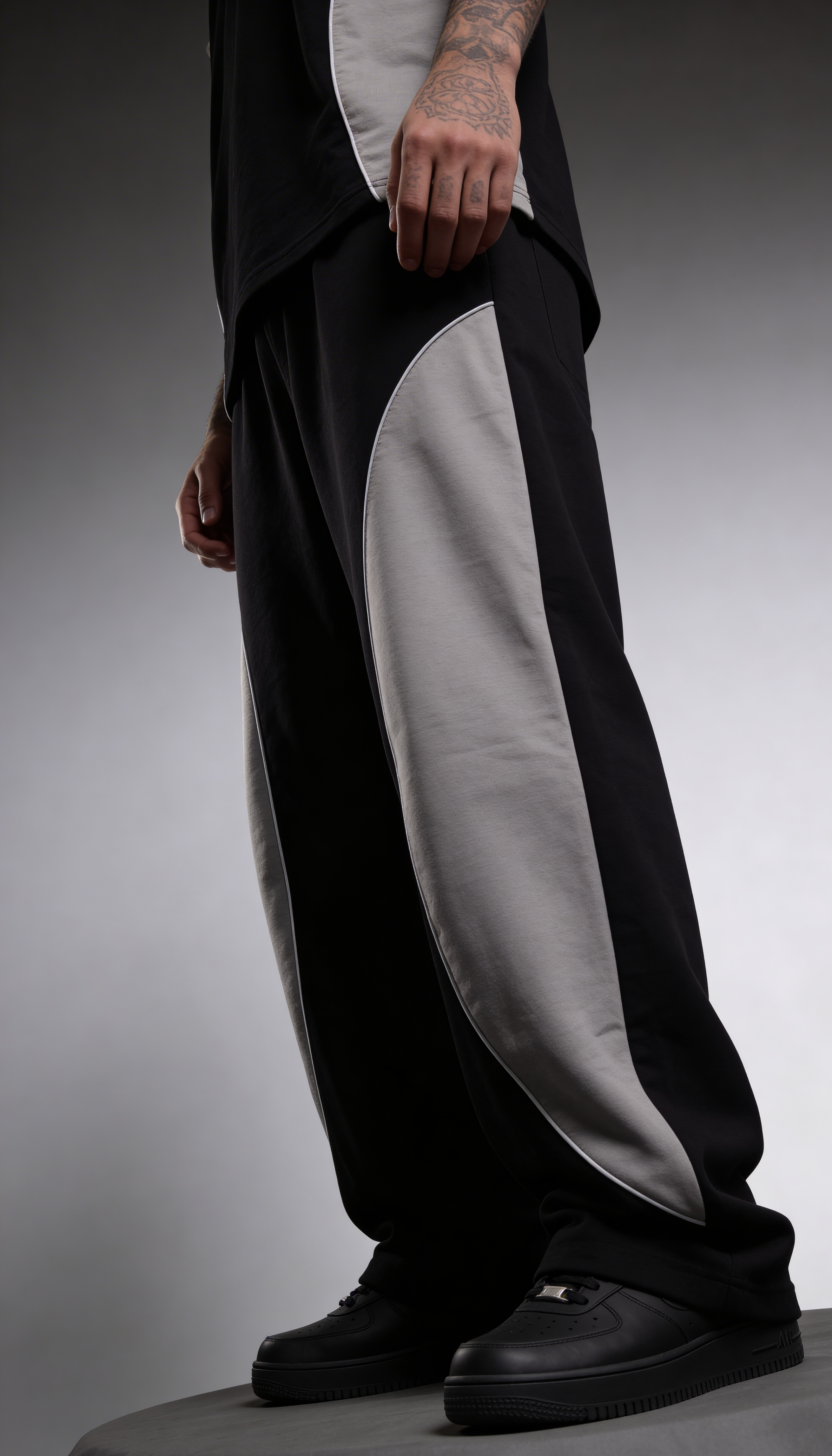 GREYSCALE BAGGY SWEATPANTS