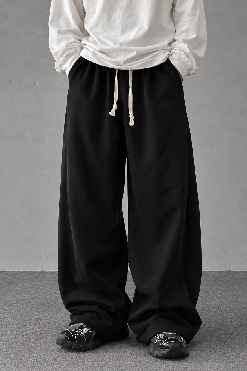 BLACK BAGGY SWEATPANTS